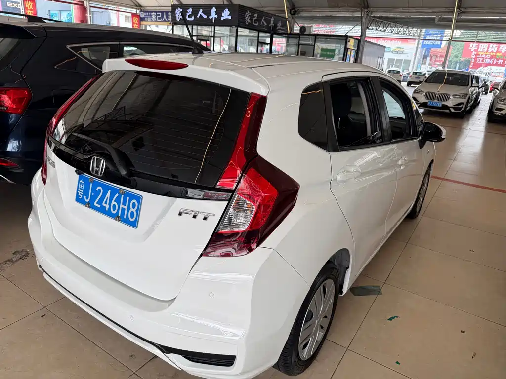 Honda Fit — фото 7
