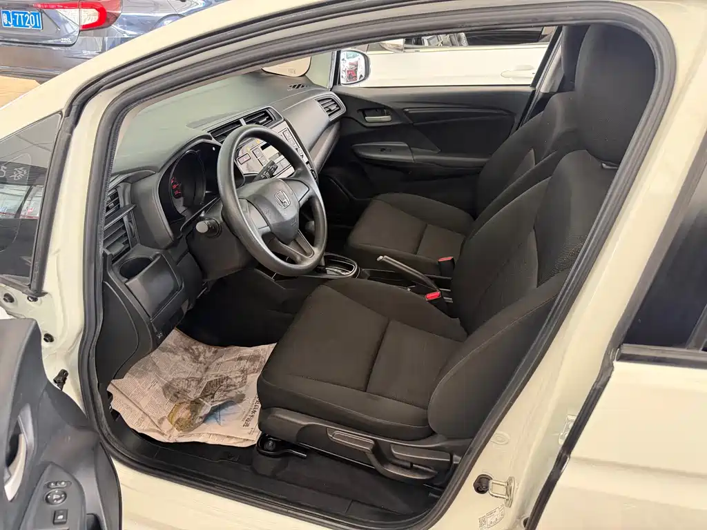 Honda Fit — фото 8