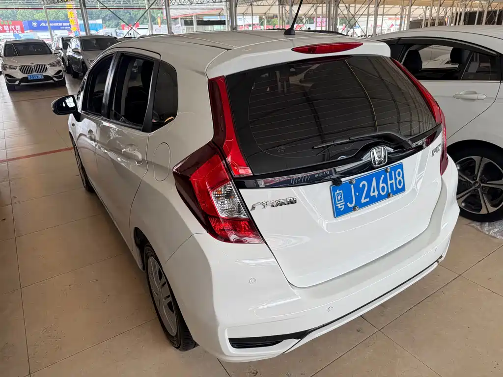 Honda Fit — фото 10