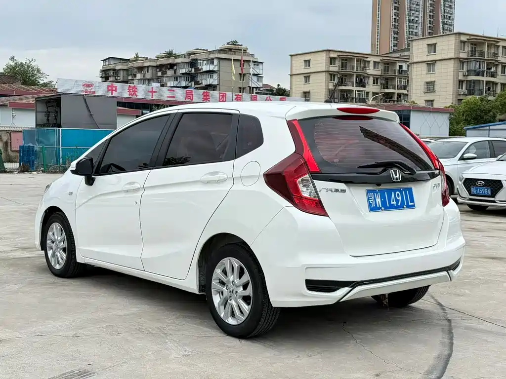 Honda Fit — фото 5