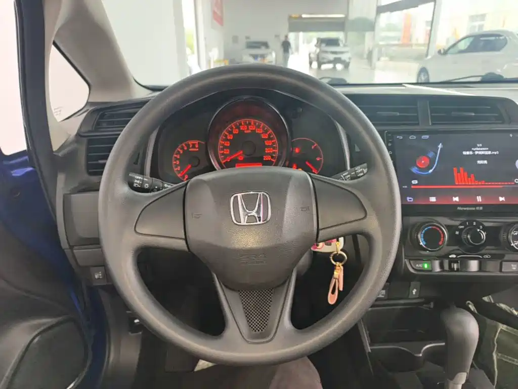 Honda Fit — фото 11