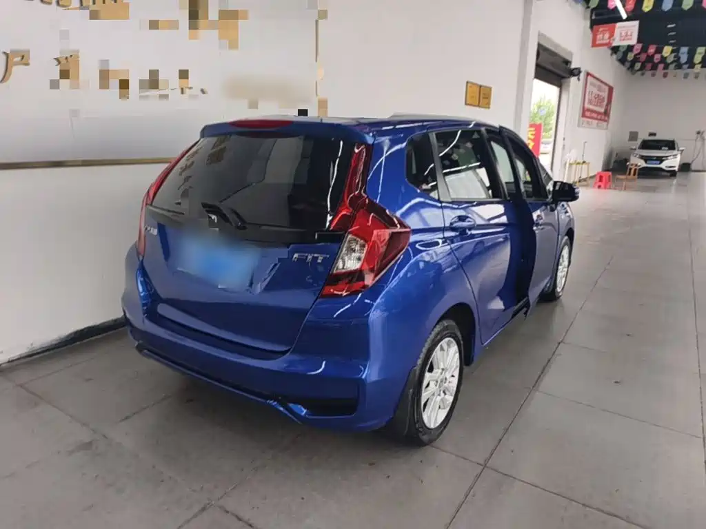 Honda Fit — фото 7