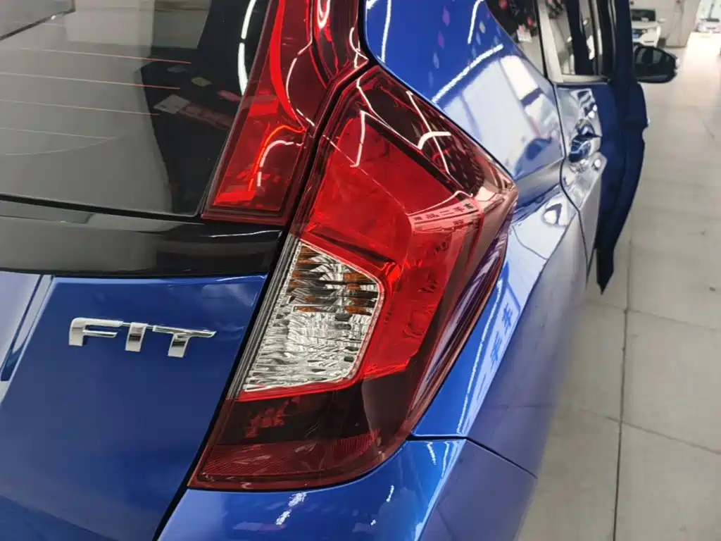 Honda Fit — фото 8