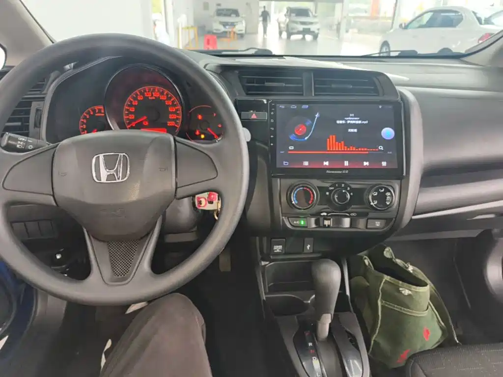 Honda Fit — фото 10