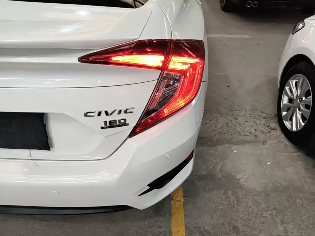 Honda Civic — фото 8