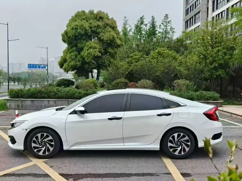 Honda Civic — фото 7