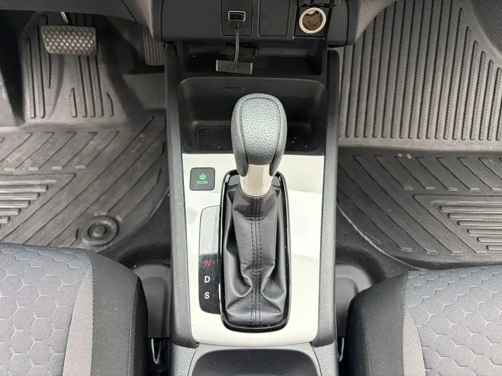 Honda Fit — фото 11