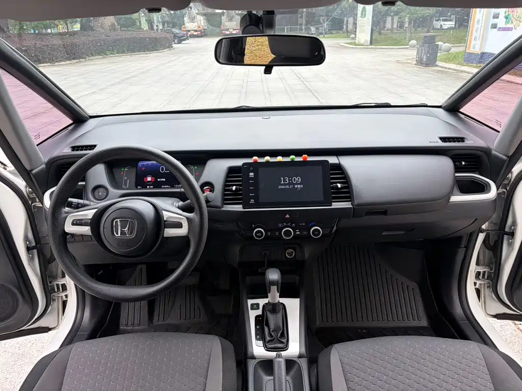 Honda Fit — фото 10