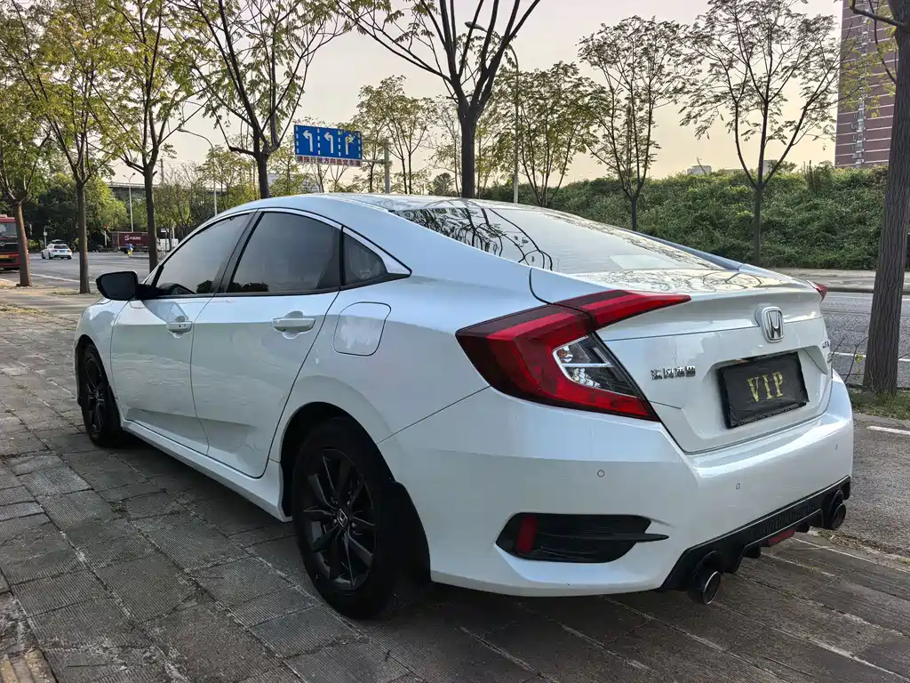 Honda Civic — фото 7