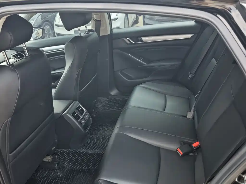 Honda Accord — фото 4