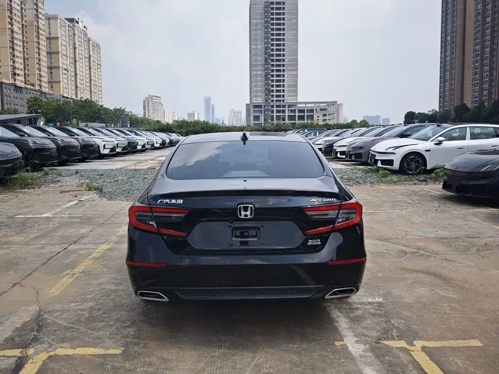 Honda Accord — фото 9