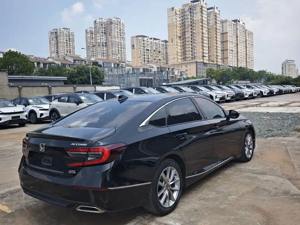 Honda Accord — фото 10