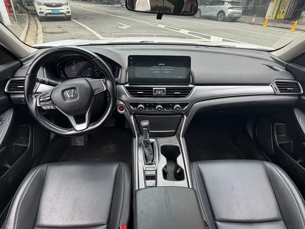 Honda Accord — фото 8