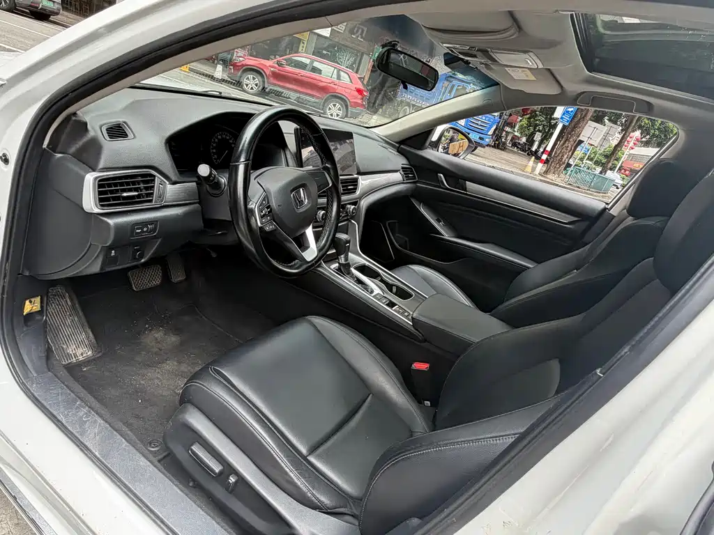 Honda Accord — фото 9
