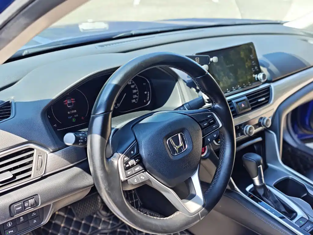 Honda Accord — фото 11