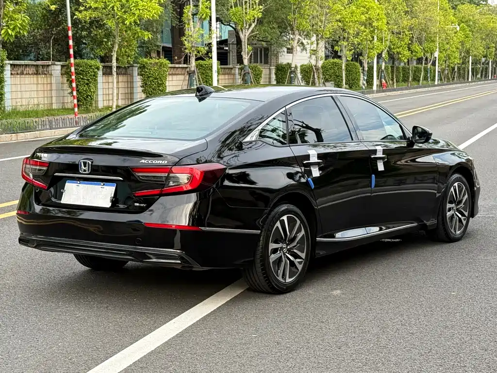 Honda Accord — фото 9