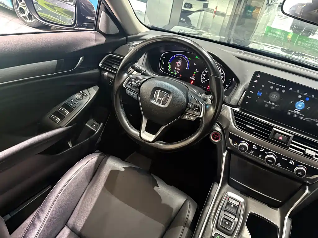 Honda Accord — фото 9