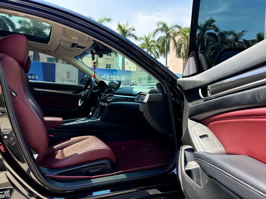 Honda Accord — фото 7