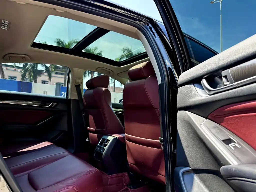 Honda Accord — фото 9