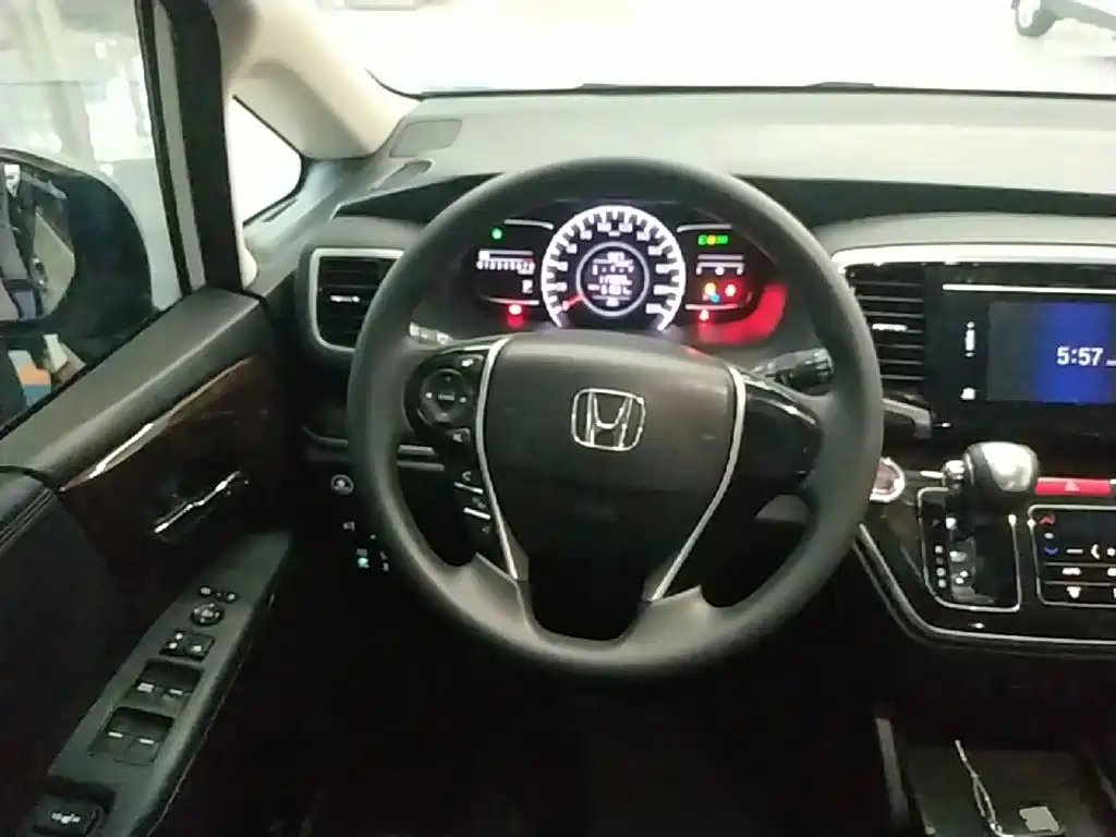 Honda Odyssey — фото 11