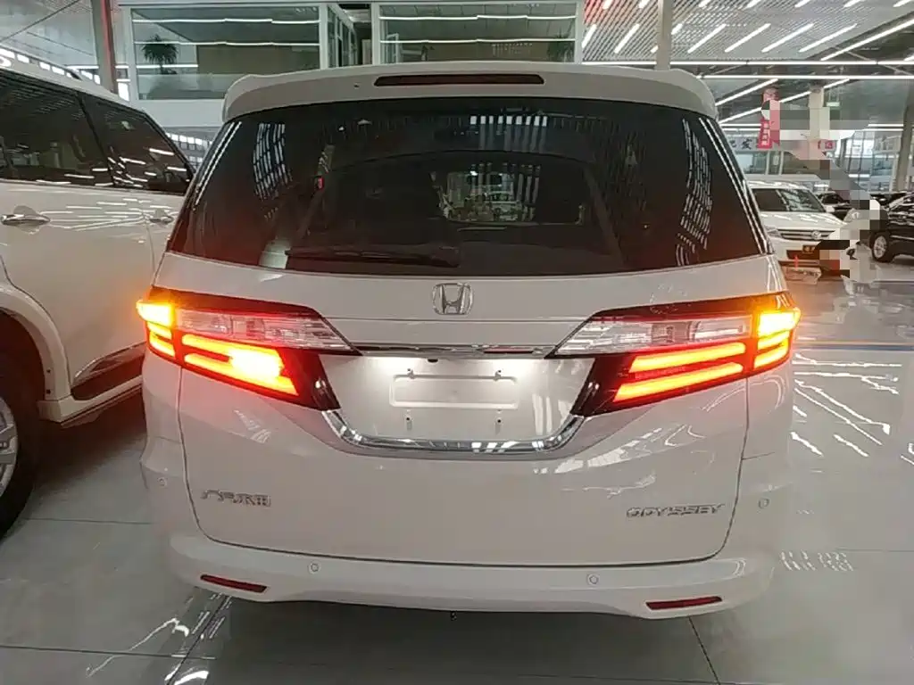 Honda Odyssey — фото 6