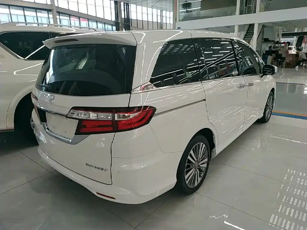 Honda Odyssey — фото 7