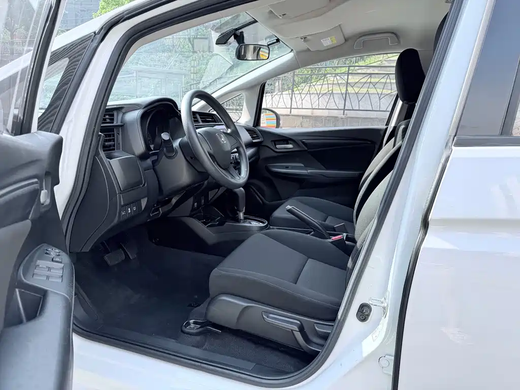Honda Fit — фото 8
