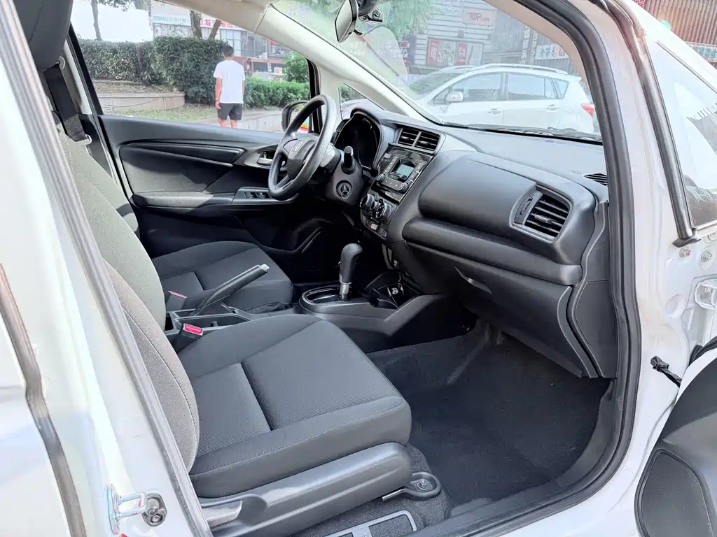Honda Fit — фото 10