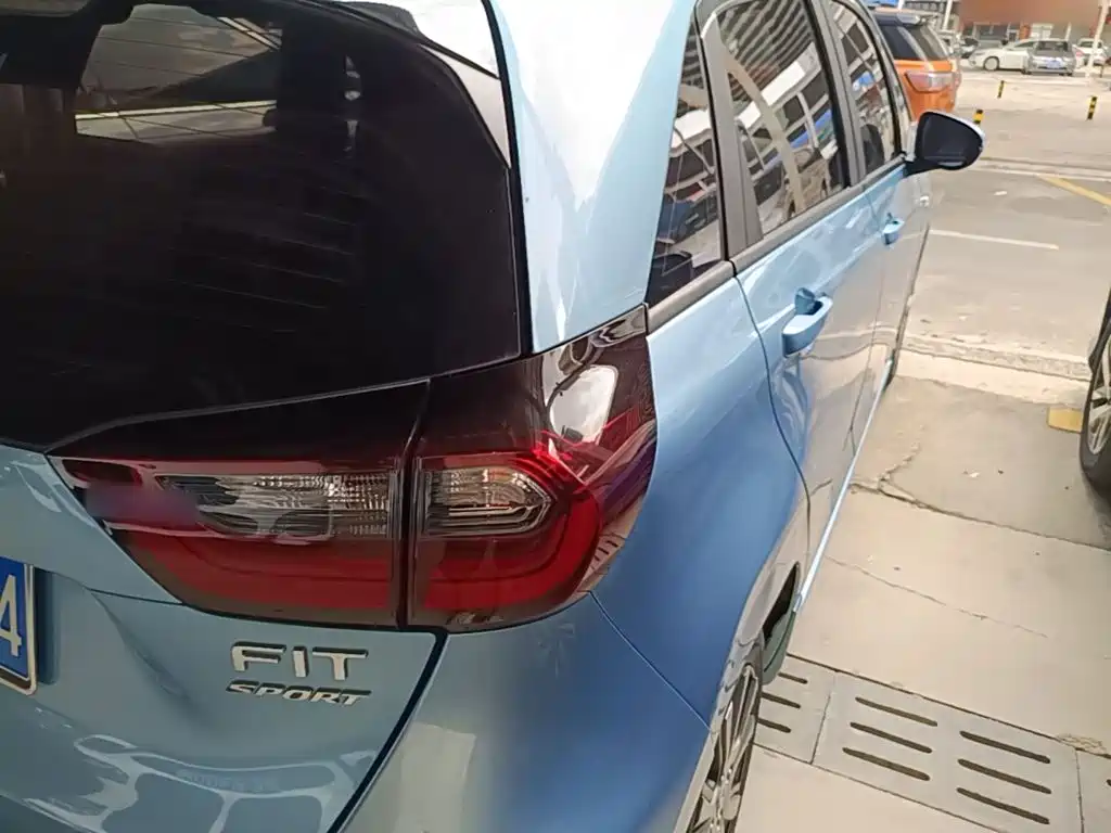 Honda Fit — фото 8