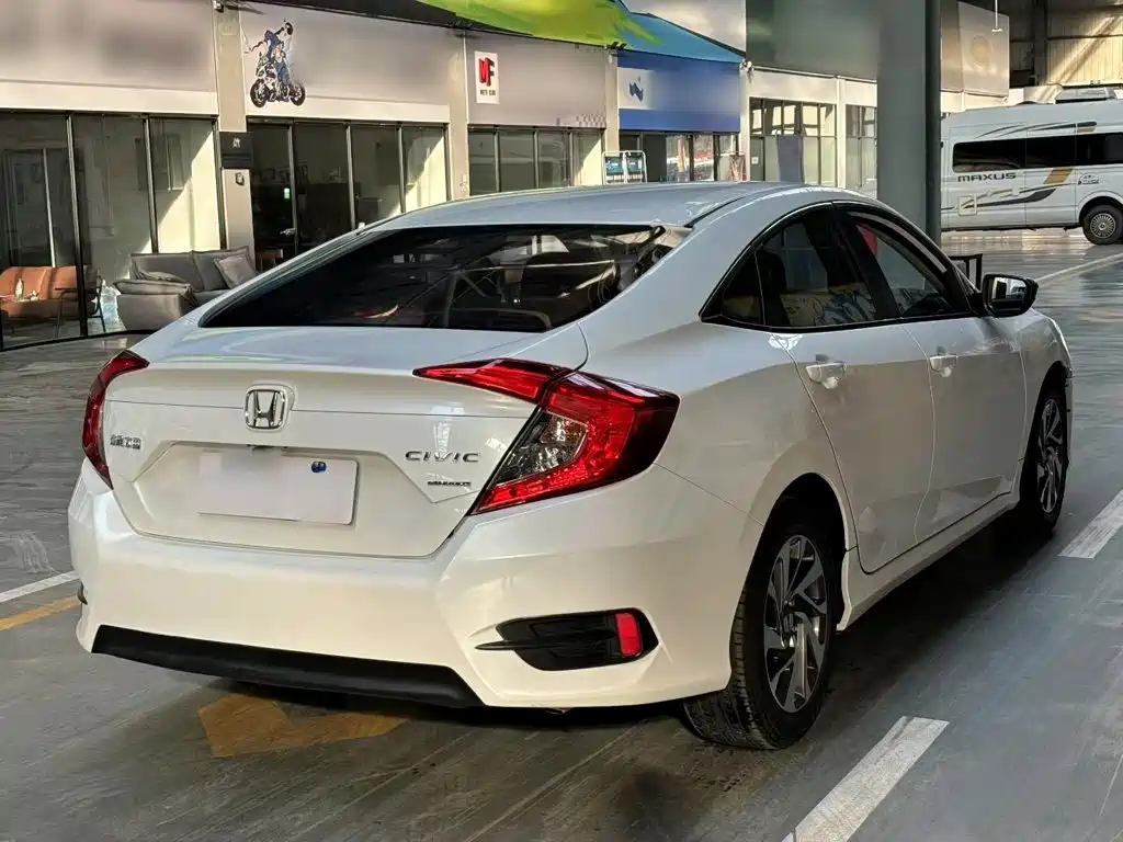 Honda Civic — фото 8