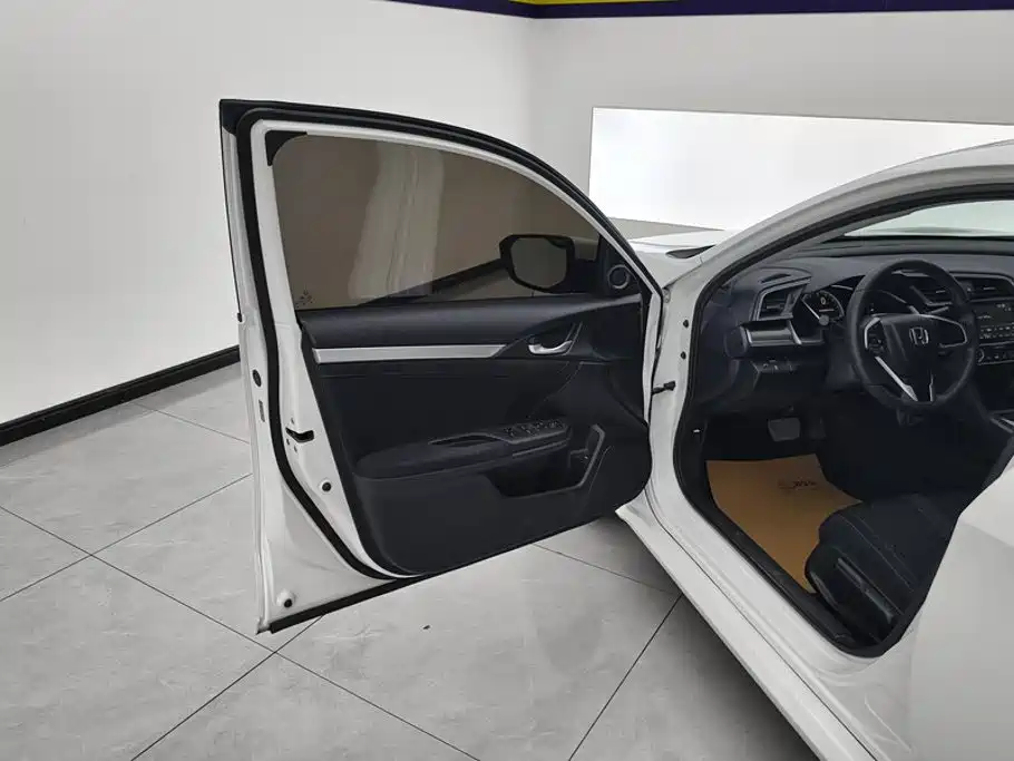 Honda Civic — фото 7