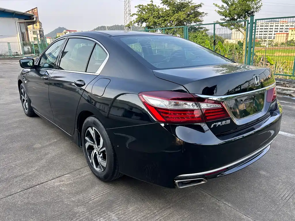 Honda Accord — фото 4