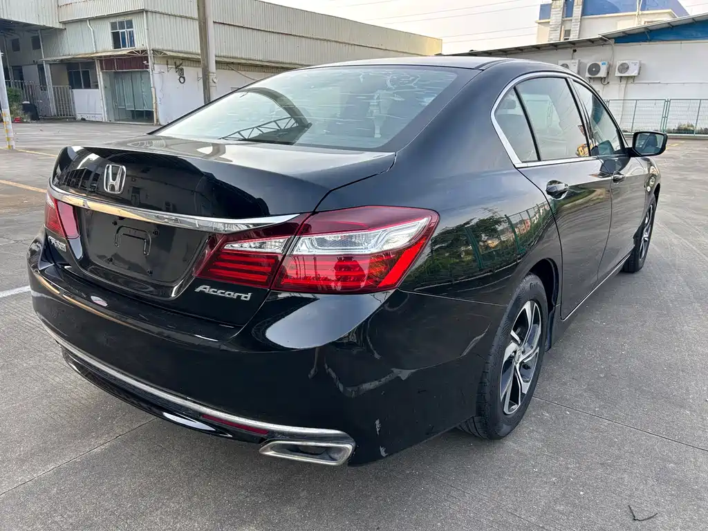 Honda Accord — фото 6