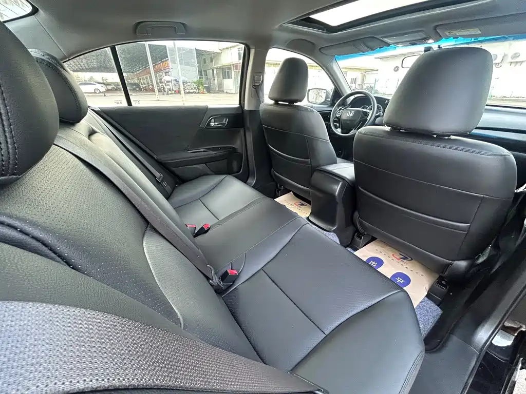 Honda Accord — фото 10