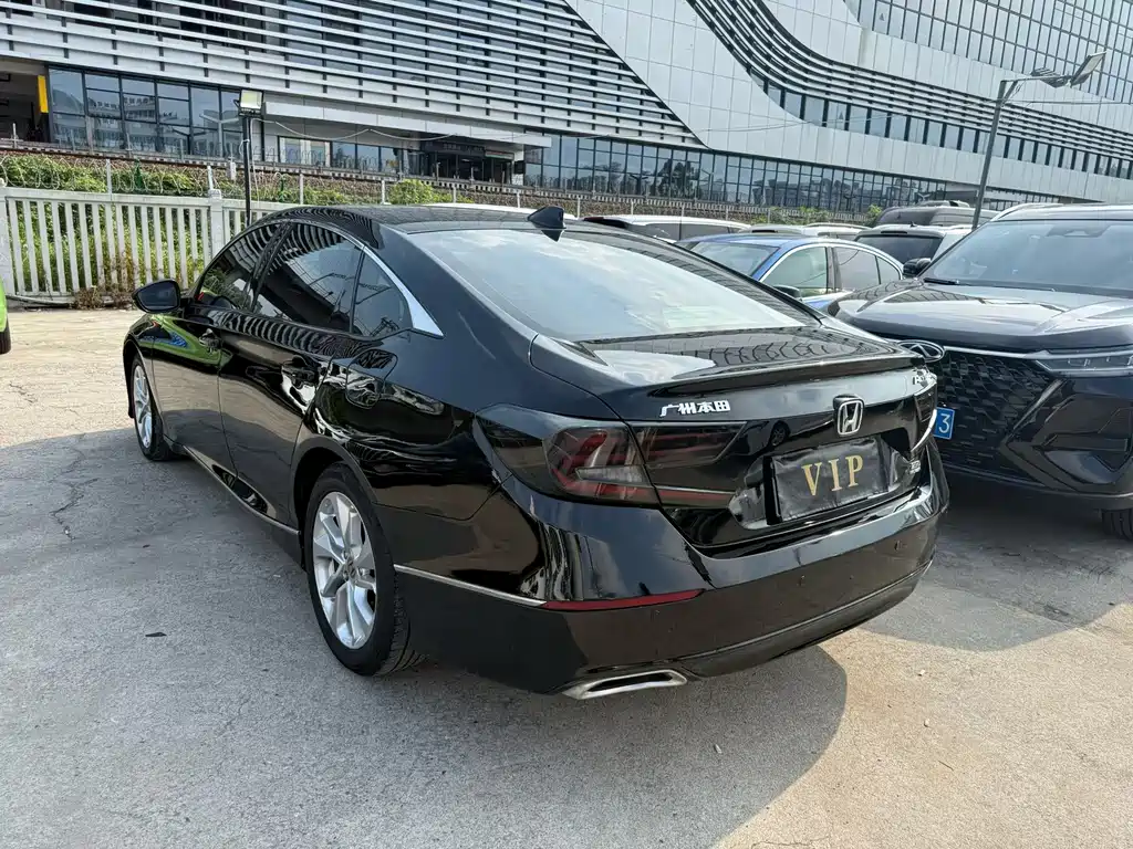 Honda Accord — фото 9