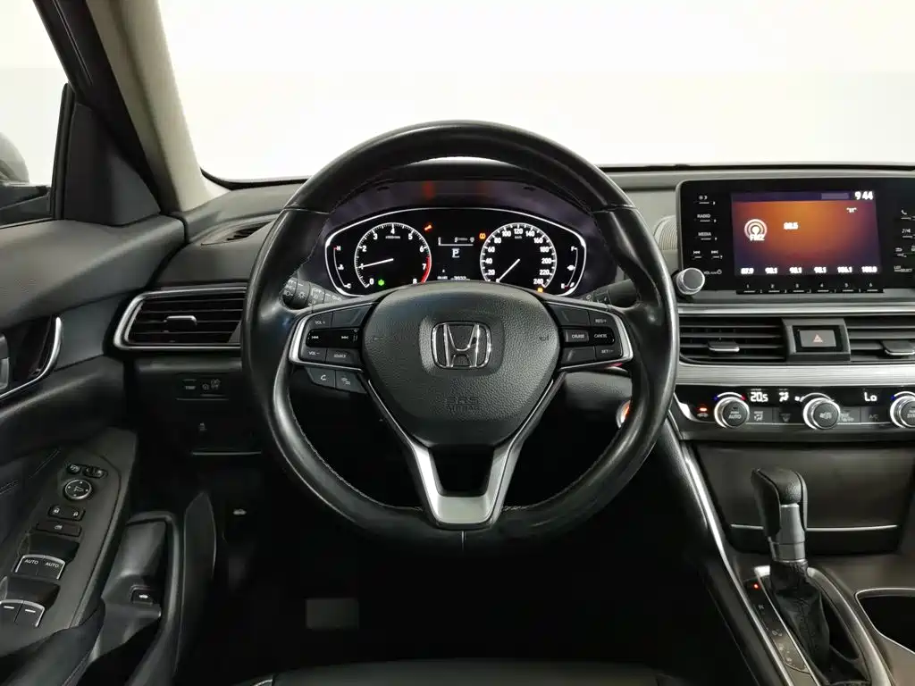Honda Accord — фото 11