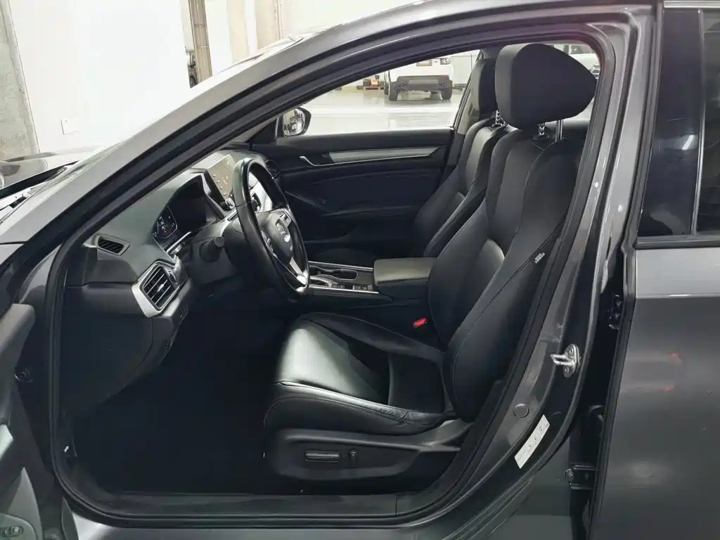 Honda Accord — фото 10