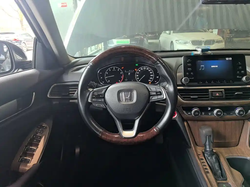 Honda Accord — фото 11