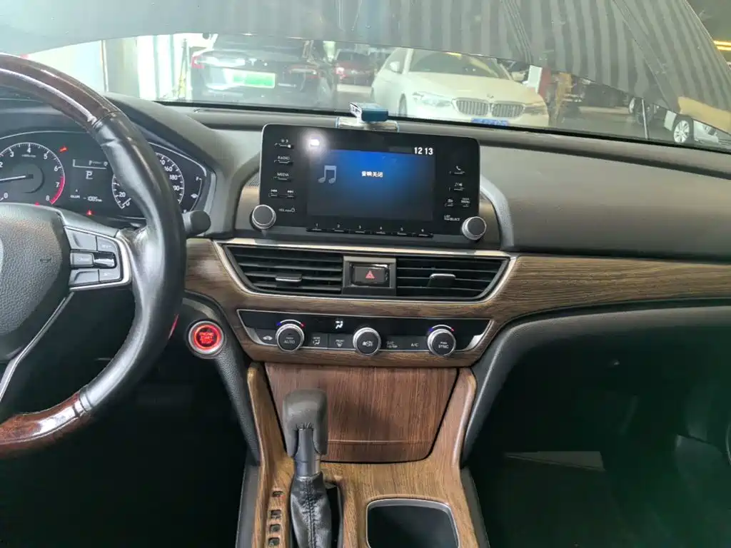 Honda Accord — фото 13