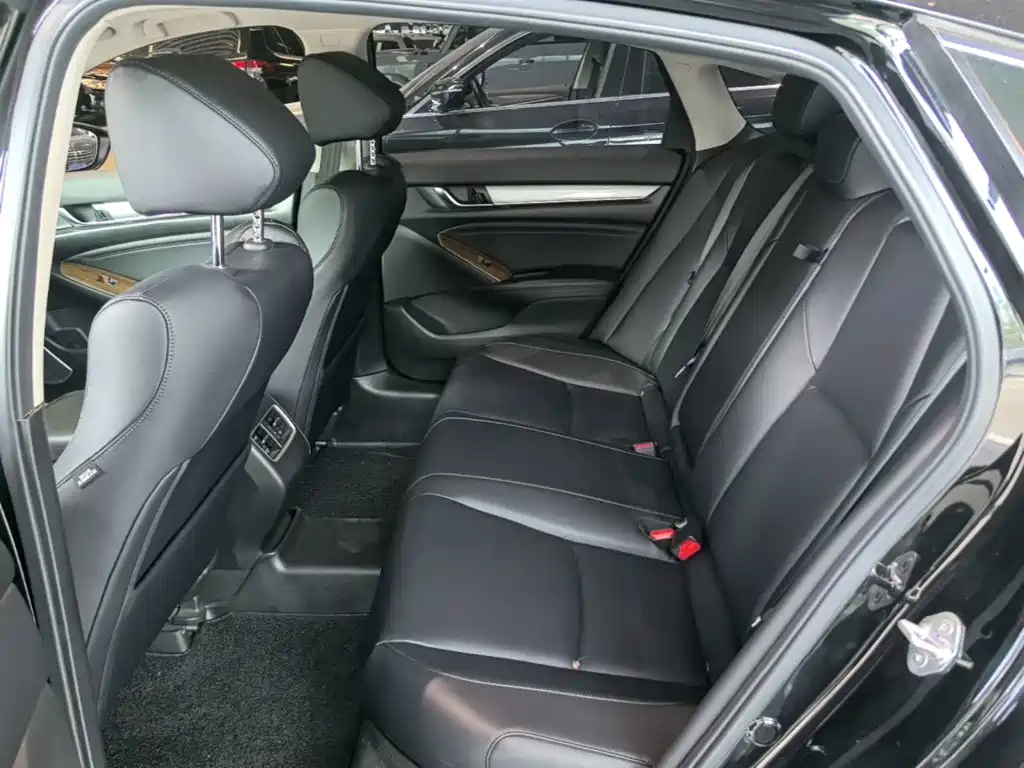 Honda Accord — фото 17