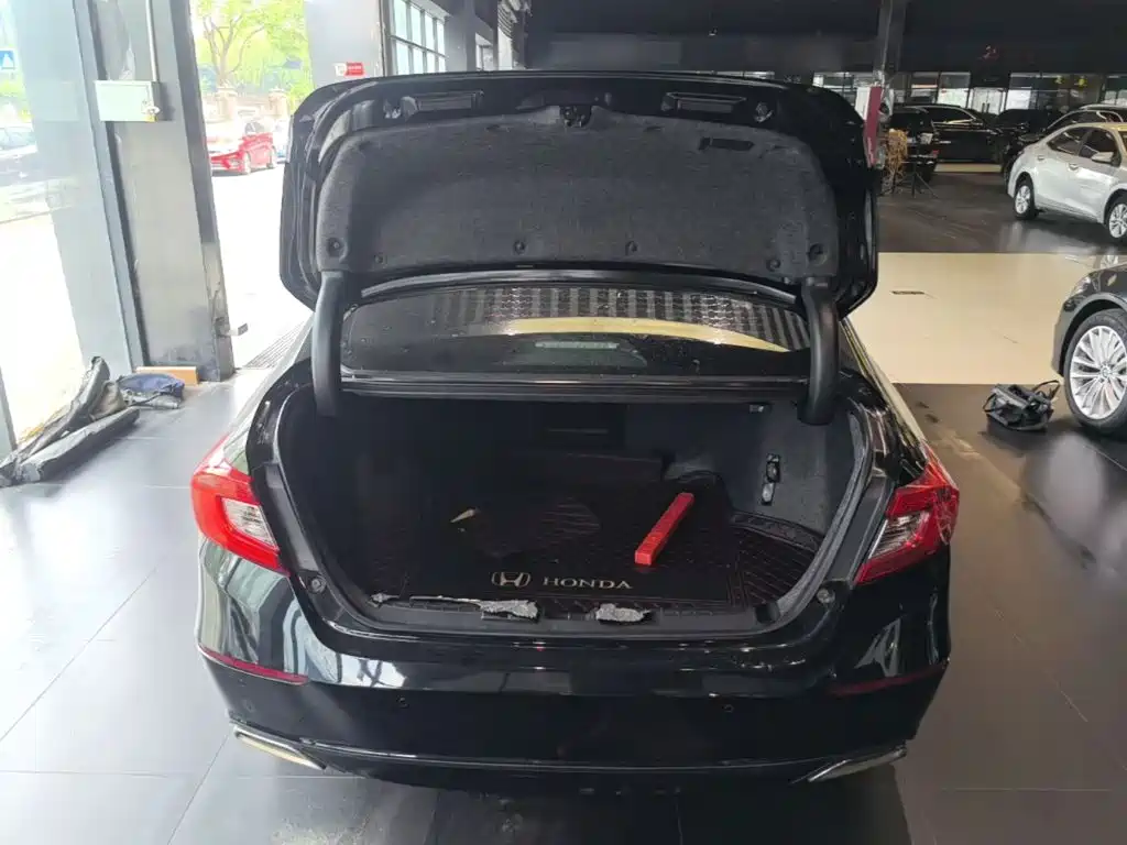 Honda Accord — фото 19