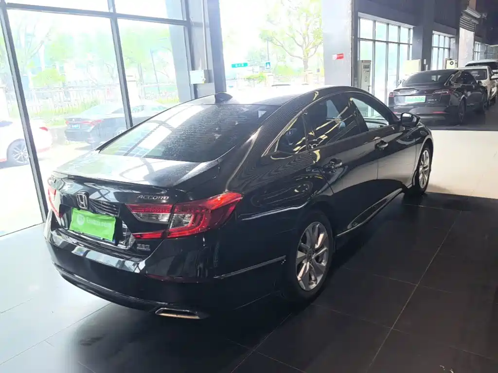 Honda Accord — фото 7