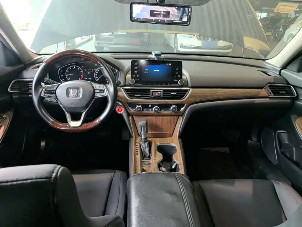 Honda Accord — фото 10