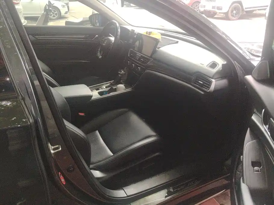 Honda Accord — фото 7