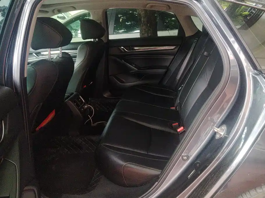 Honda Accord — фото 10