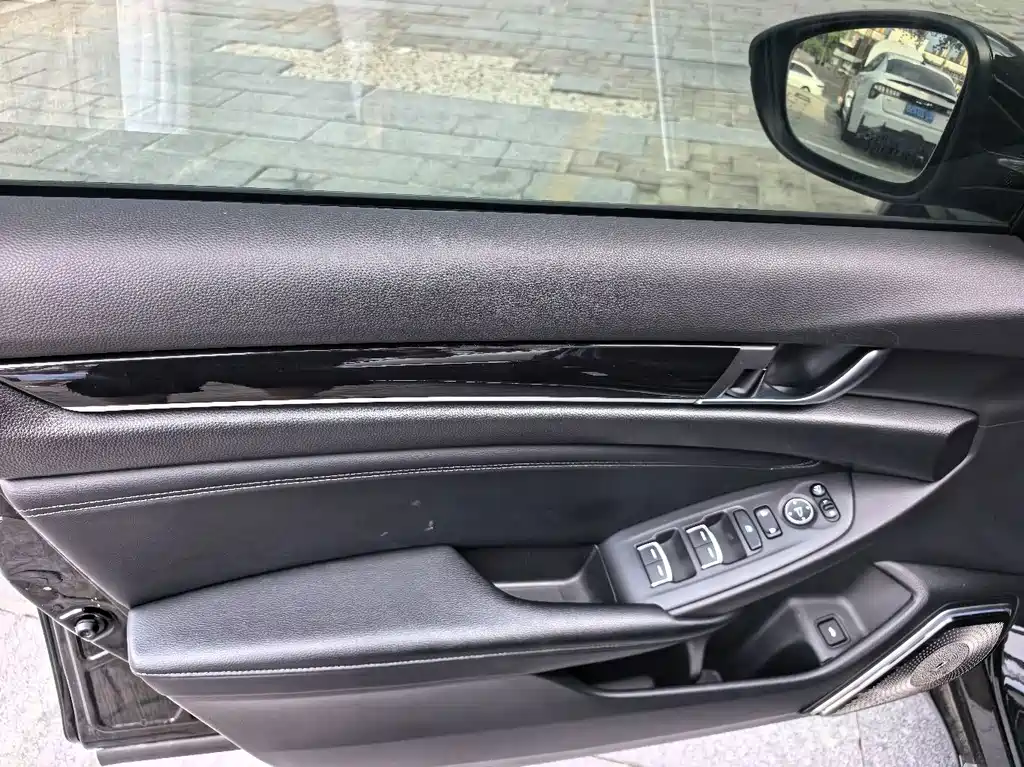 Honda Accord — фото 10