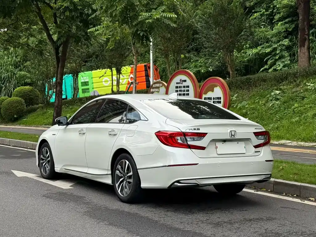Honda Accord — фото 8