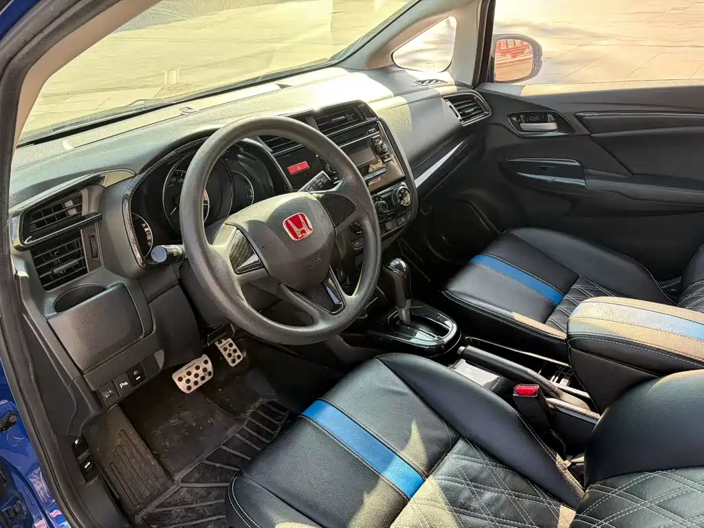 Honda Fit — фото 4