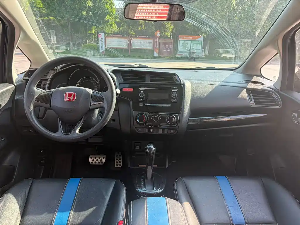 Honda Fit — фото 5