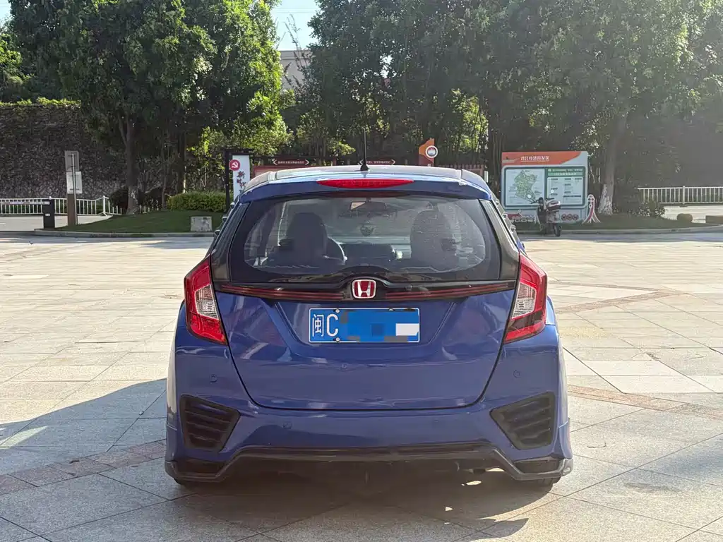 Honda Fit — фото 8